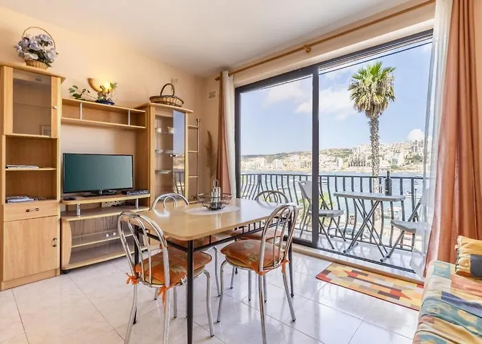 Lovely Seaview Apt At St Paul\'S Bay